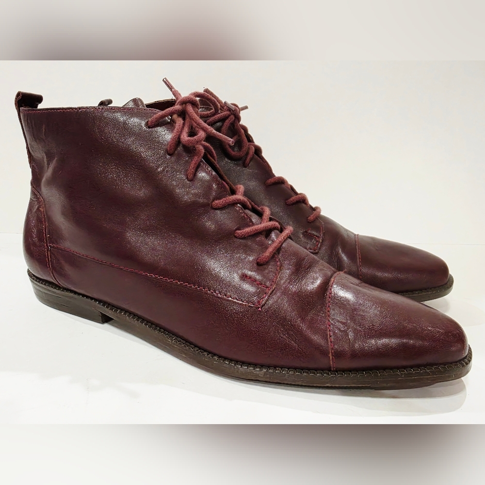 Connie I99HH60 BURGUNDY LEATHER Boot Bootie Flat Ankle Lace Up Uruguay 7 B Used